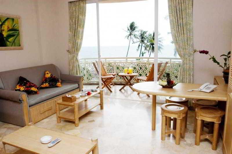 Hawaii Resort Family Suites Anyer Exterior photo